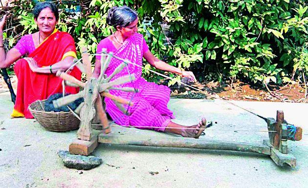 The outer shell of mechanical mechanics | यांत्रिकीकरणात घोंगडी हद्दपार The outer shell of mechanical mechanics | यांत्रिकीकरणात घोंगडी हद्दपार