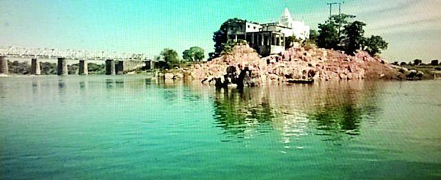 Lord Nrusimha's waterfall deprives the development of tourism | भगवान नृसिंहाचे पावनधाम पर्यटन विकासापासून वंचित Lord Nrusimha's waterfall deprives the development of tourism | भगवान नृसिंहाचे पावनधाम पर्यटन विकासापासून वंचित