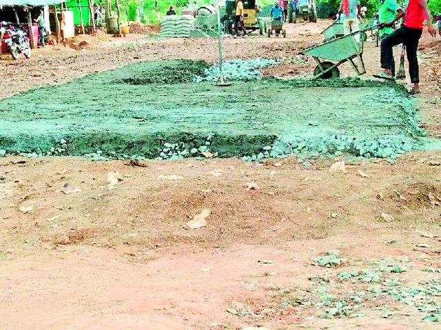 Cement road construction is 'lost' | सिमेंट रस्ता बांधकामात गुणवत्तेला ‘खो’ Cement road construction is 'lost' | सिमेंट रस्ता बांधकामात गुणवत्तेला ‘खो’