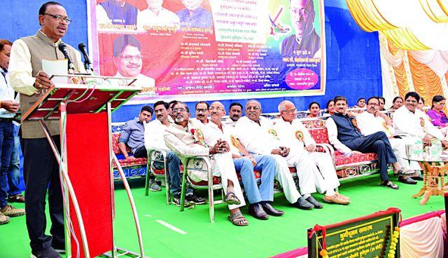 Spend all the money up to March | मार्चपर्यंत योजनांची सर्व रक्कम खर्च करा Spend all the money up to March | मार्चपर्यंत योजनांची सर्व रक्कम खर्च करा