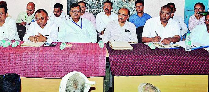 Poor Farming Learned by the Central Team | केंद्रीय पथकाने जाणून घेतल्या धान उत्पादक शेतकऱ्यांच्या व्यथा Poor Farming Learned by the Central Team | केंद्रीय पथकाने जाणून घेतल्या धान उत्पादक शेतकऱ्यांच्या व्यथा