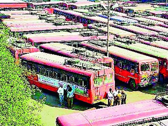 In the second wave of Kareena, ST lost 15 katas | काेराेनाच्या दुसऱ्या लाटेत एसटीला 15 काेटींचा ताेटा