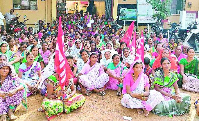 Front of Panchayat Samiti on Nutrition Food employees | पोषण आहार कर्मचाऱ्यांचा पंचायत समितीवर मोर्चा
