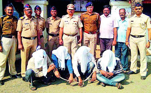 Gangs cheating by ATMs | एटीएमद्वारे फसवणूक करणारी टोळी गजाआड