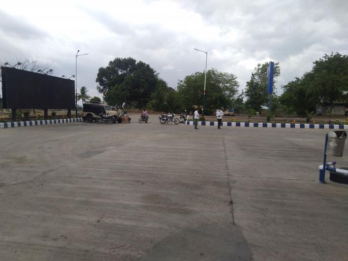 Farmers in trouble due to lack of petrol | पेट्रोलअभावी शेतकरी अडचणीत Farmers in trouble due to lack of petrol | पेट्रोलअभावी शेतकरी अडचणीत