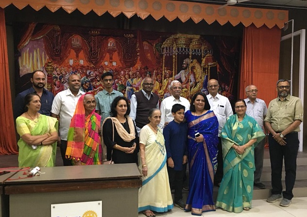 The art of Shivrajyabhisheki in Sangli originated from a piece of cloth | कापडाच्या तुकड्यांतून साकारली सांगलीत शिवराज्याभिषेकाची कलाकृती The art of Shivrajyabhisheki in Sangli originated from a piece of cloth | कापडाच्या तुकड्यांतून साकारली सांगलीत शिवराज्याभिषेकाची कलाकृती