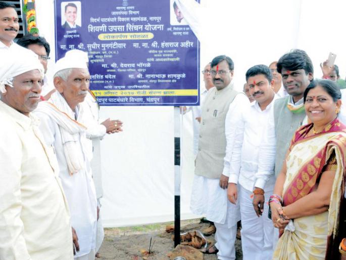 Water to the farmers by pipeline | पाईपलाईनने शेतकºयांना पाणी Water to the farmers by pipeline | पाईपलाईनने शेतकºयांना पाणी