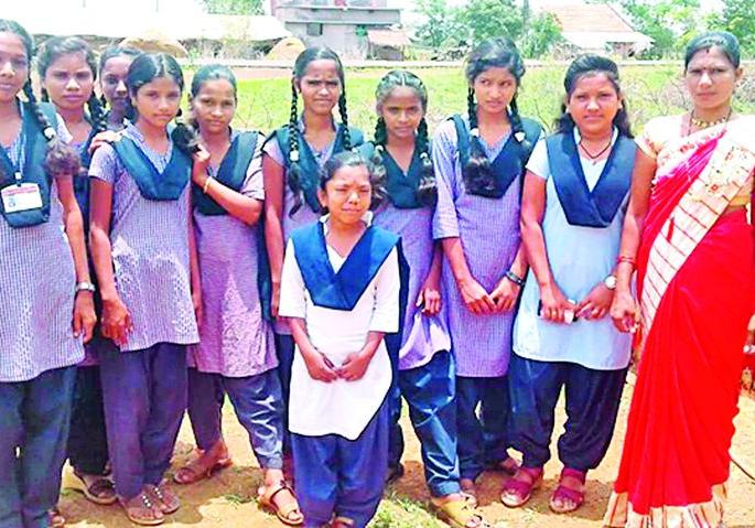 Educational disadvantages of bus students due to bus failure | बसअभावी विद्यार्थिनींचे शैक्षणिक नुकसान