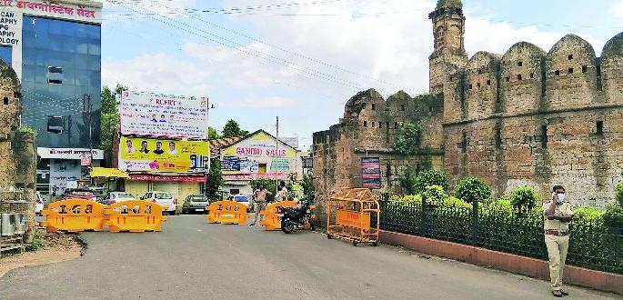 Spontaneous response to lockdown | लॉकडाऊनला उत्स्फूर्त प्रतिसाद Spontaneous response to lockdown | लॉकडाऊनला उत्स्फूर्त प्रतिसाद