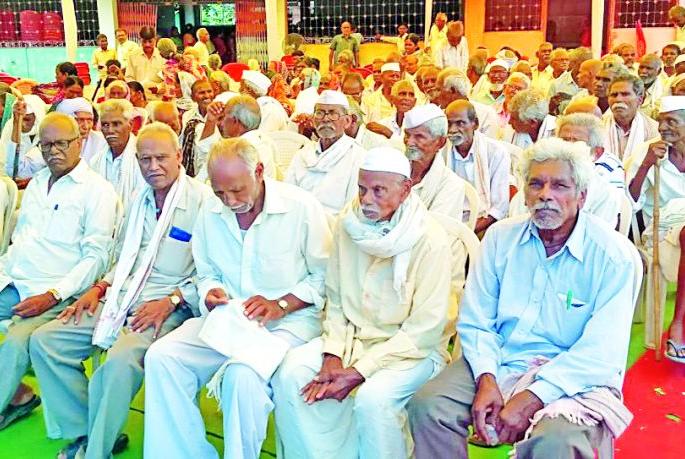 Political favors are for dedicated public service | राजकारणाचा घेतलेला वसा समर्पित जनसेवेसाठीच Political favors are for dedicated public service | राजकारणाचा घेतलेला वसा समर्पित जनसेवेसाठीच