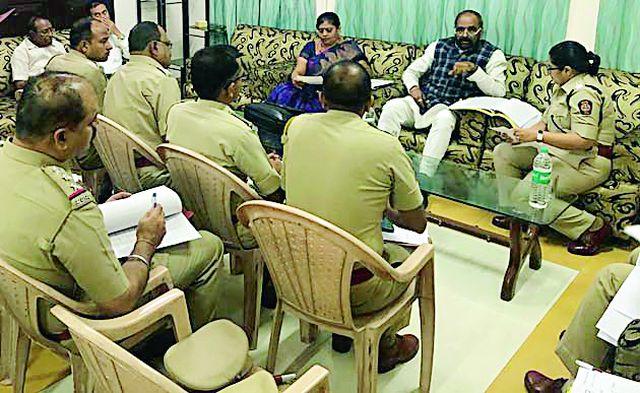 In the district, 402 girls were flogged and fled | जिल्ह्यात ४०२ मुलींना फूस लावून पळविले In the district, 402 girls were flogged and fled | जिल्ह्यात ४०२ मुलींना फूस लावून पळविले