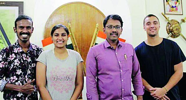 Foreign visitors know the importance of Bamboo art | विदेशी पाहुण्यांनी जाणून घेतली बांबू कलेची महती