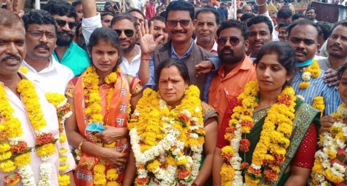 Congress in Chandrapur and BJP in Bhandara | चंद्रपुरात काँग्रेस तर भंडारामध्ये भाजपचे वर्चस्व Congress in Chandrapur and BJP in Bhandara | चंद्रपुरात काँग्रेस तर भंडारामध्ये भाजपचे वर्चस्व