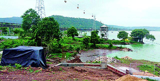 Beauty works under water! | सौंदर्यीकरणाची कामे पाण्याखाली !