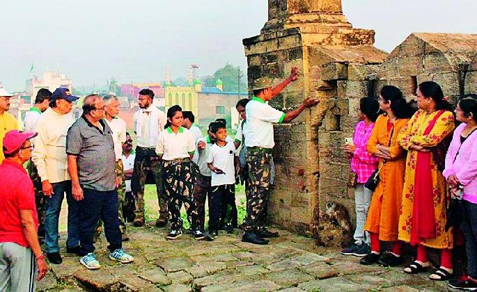The message of conservation of heritage from fort tourism | किल्ला पर्यटनातून वारसा संवर्धनाचा संदेश The message of conservation of heritage from fort tourism | किल्ला पर्यटनातून वारसा संवर्धनाचा संदेश