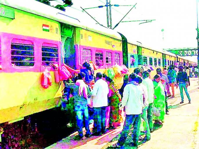 These are the reserved coaches of the train, Kali-Pili full of combos! | हे रेल्वेचे आरक्षित डबे आहेत की, कोंबून भरलेली काली-पिली! These are the reserved coaches of the train, Kali-Pili full of combos! | हे रेल्वेचे आरक्षित डबे आहेत की, कोंबून भरलेली काली-पिली!