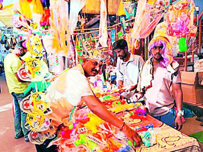 A splash of color after a two-year wait | दोन वर्षांच्या प्रतीक्षेनंतर रंगांची उधळण A splash of color after a two-year wait | दोन वर्षांच्या प्रतीक्षेनंतर रंगांची उधळण