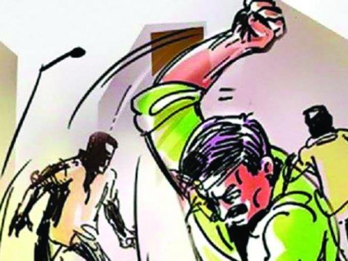 Kadabuki kicks off Rajan Redkar | राजन रेडकर यांना केली धक्काबुक्की