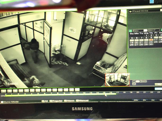 woman in custody, who try to stolen newborn baby | बाळ पळविणार्या महिलेची कारागृहात रवानगी woman in custody, who try to stolen newborn baby | बाळ पळविणार्या महिलेची कारागृहात रवानगी