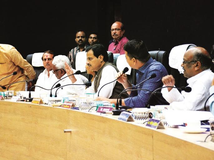 House of 'DPC' stormed; verbal war between MLA and District Collector | ‘डीपीसी ’ची सभा वादळी; आमदार-जिल्हाधिकाऱ्यांमध्ये खडाजंगी