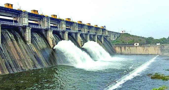 Discharge of 300 cusecs of water for irrigation through two valves of Katepurna dam | काटेपूर्णा धरणाच्या दोन व्हॉल्व्हमधून सिंचनासाठी ३00 क्युसेक पाण्याचा विसर्ग Discharge of 300 cusecs of water for irrigation through two valves of Katepurna dam | काटेपूर्णा धरणाच्या दोन व्हॉल्व्हमधून सिंचनासाठी ३00 क्युसेक पाण्याचा विसर्ग
