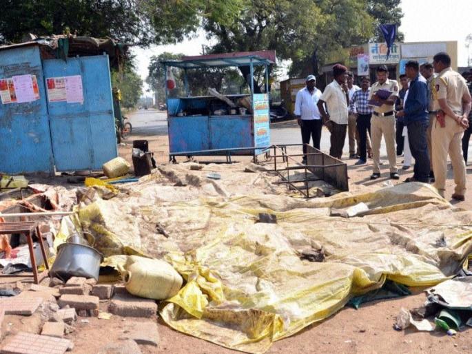 In the Nadgaon case, a case was registered against 4 persons | नाडगाव प्रकरणात ५० जणांविरुद्ध गुन्हा दाखल In the Nadgaon case, a case was registered against 4 persons | नाडगाव प्रकरणात ५० जणांविरुद्ध गुन्हा दाखल