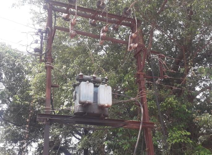 Takeharsh has been in darkness for eight days due to power failure | विद्युत रोहित्र निकामी झाल्याने टाकेहर्ष आठ दिवसांपासून काळोखात Takeharsh has been in darkness for eight days due to power failure | विद्युत रोहित्र निकामी झाल्याने टाकेहर्ष आठ दिवसांपासून काळोखात