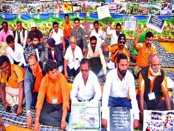 Call for the protection of the historic heritage for the protection of the forts: To take possession of the District Collectorate | किल्ल्यांच्या संरक्षणाच्या मागणीसाठी आंदोलन ऐतिहासिक वारसा जपण्याचे आवाहन : जिल्हाधिकारी कार्यालयासमोर धरणे Call for the protection of the historic heritage for the protection of the forts: To take possession of the District Collectorate | किल्ल्यांच्या संरक्षणाच्या मागणीसाठी आंदोलन ऐतिहासिक वारसा जपण्याचे आवाहन : जिल्हाधिकारी कार्यालयासमोर धरणे