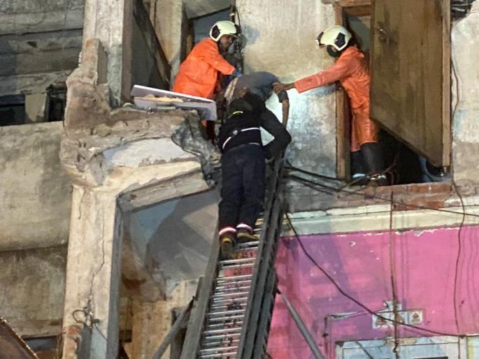 The death toll in the Bhanushali accident building at Fort is 10 | फोर्ट येथील भानुशाली दुर्घटनाग्रस्त इमारतीमधील मृतांचा आकडा १० The death toll in the Bhanushali accident building at Fort is 10 | फोर्ट येथील भानुशाली दुर्घटनाग्रस्त इमारतीमधील मृतांचा आकडा १०