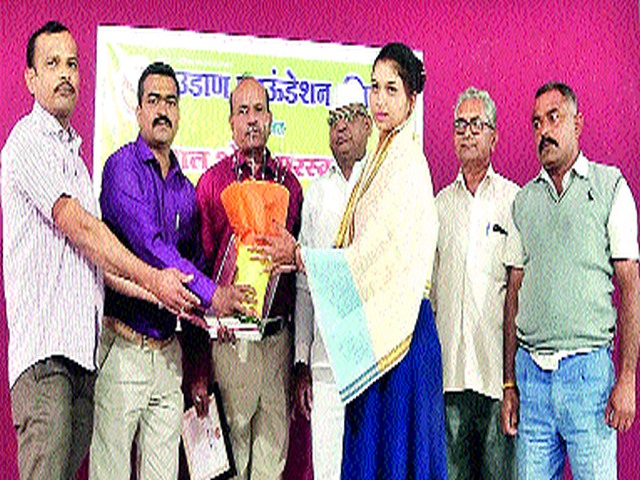 The body should be burned for social work | समाजकार्यासाठी देह झिजवावा