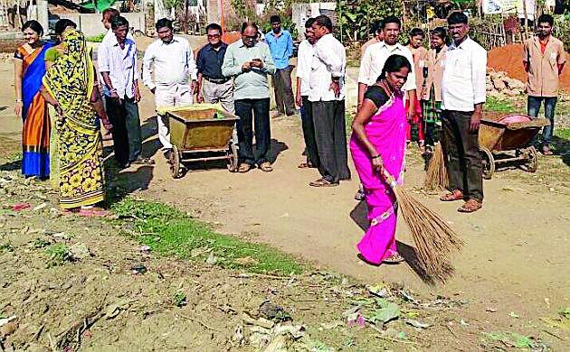 Corporators made cleanliness | नगरसेवकांनी केली स्वच्छता