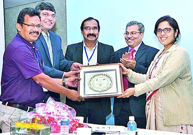 Male sterilization district first | पुरूष नसबंदीत जिल्हा प्रथम Male sterilization district first | पुरूष नसबंदीत जिल्हा प्रथम