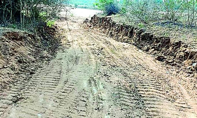 Illegal smuggling of sand from legal ghats | वैध घाटातून अवैधपणे रेतीची तस्करी Illegal smuggling of sand from legal ghats | वैध घाटातून अवैधपणे रेतीची तस्करी