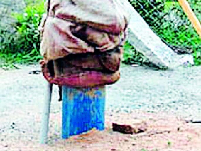 Due to unlimited sowing, the soil became dry | अमर्यादित उपशातून जमिनीची कोरड वाढली Due to unlimited sowing, the soil became dry | अमर्यादित उपशातून जमिनीची कोरड वाढली