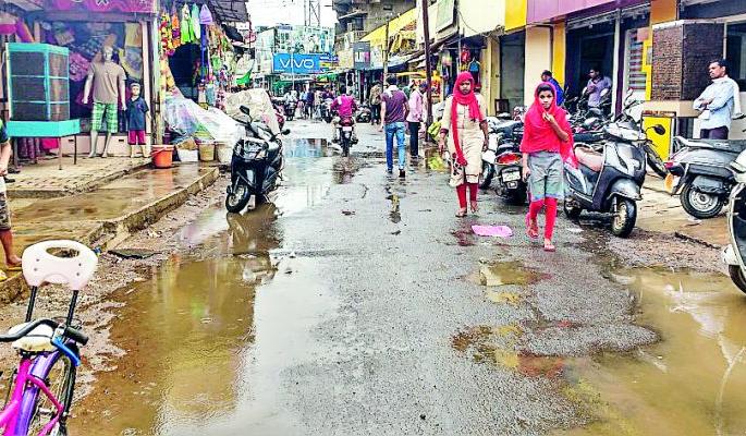 Relief for Gadchiroli by rain showers | पावसाच्या हजेरीने गडचिरोलीकरांना दिलासा Relief for Gadchiroli by rain showers | पावसाच्या हजेरीने गडचिरोलीकरांना दिलासा