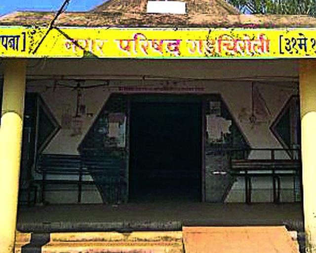 Fund flow increased, but the works were lagged | निधीचा ओघ वाढला मात्र कामे रेंगाळली Fund flow increased, but the works were lagged | निधीचा ओघ वाढला मात्र कामे रेंगाळली