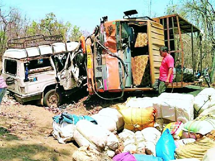 Uncontrolled traffic is a victim of four people | अनियंत्रीत वाहतुकीने चार जणांचा बळी Uncontrolled traffic is a victim of four people | अनियंत्रीत वाहतुकीने चार जणांचा बळी