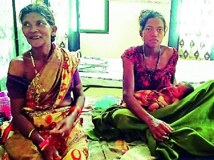 Health centers reached a distance of 5 km for delivery | प्रसुतीसाठी ३५ किमी अंतर चालत गाठले आरोग्य केंद्र Health centers reached a distance of 5 km for delivery | प्रसुतीसाठी ३५ किमी अंतर चालत गाठले आरोग्य केंद्र