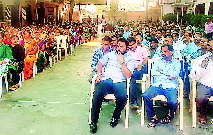 Parental Movement against the Platinum Jubilee School | प्लॅटिनम ज्युबिली शाळेविरोधात पालकांचे आंदोलन Parental Movement against the Platinum Jubilee School | प्लॅटिनम ज्युबिली शाळेविरोधात पालकांचे आंदोलन