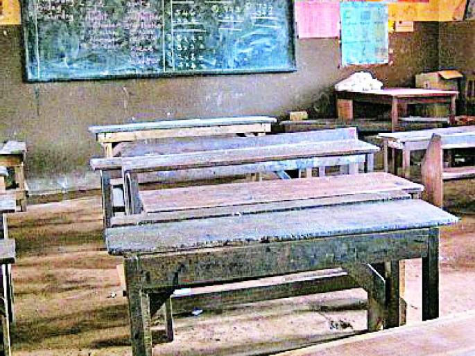 School debris in remote areas | दुर्गम भागातील शाळा ओस School debris in remote areas | दुर्गम भागातील शाळा ओस