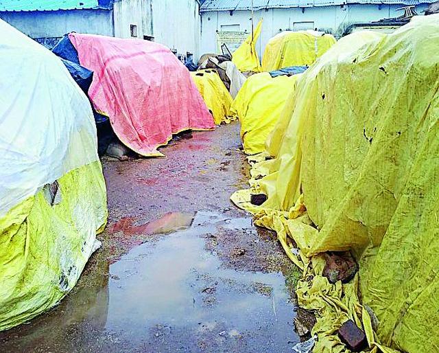 Rainy atmosphere due to subsistence | संततधारेमुळे पावसाळी वातावरण Rainy atmosphere due to subsistence | संततधारेमुळे पावसाळी वातावरण