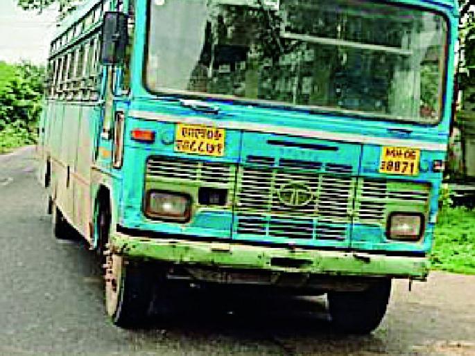 Accidental bus accident | सतर्कतेने टळला बसचा अपघात  Accidental bus accident | सतर्कतेने टळला बसचा अपघात