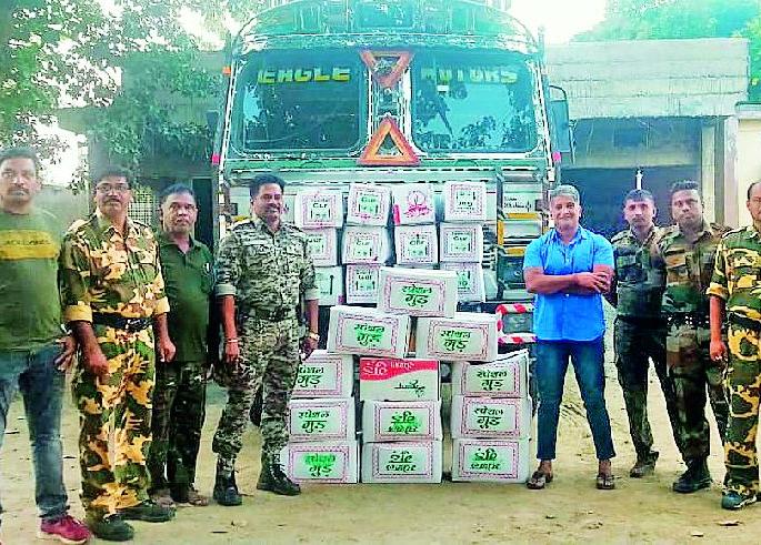 truck seized | आष्टीत ट्रकभर गुळ जप्त truck seized | आष्टीत ट्रकभर गुळ जप्त