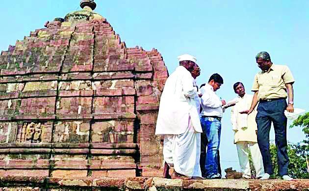Do not harm the temple hill | मंदिर टेकडी परिसराला हानी पोहोचवू नका Do not harm the temple hill | मंदिर टेकडी परिसराला हानी पोहोचवू नका