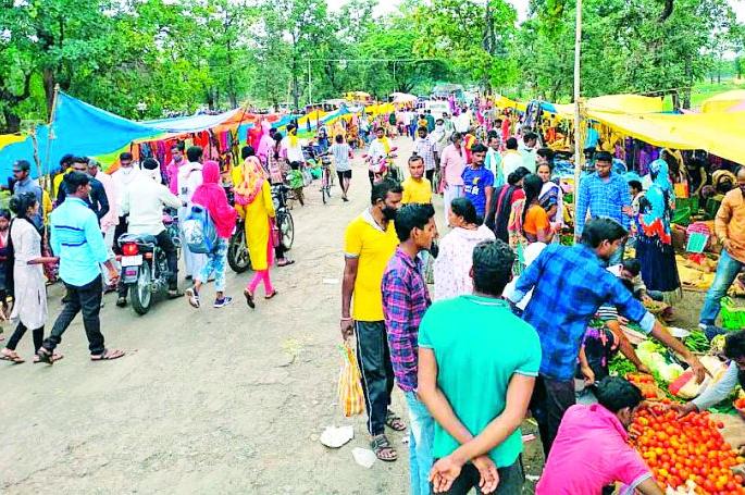 Vegetable markets are flourishing, citizens are becoming carefree | भाजीबाजार सुसाट, नागरिक होताहेत बिनधास्त Vegetable markets are flourishing, citizens are becoming carefree | भाजीबाजार सुसाट, नागरिक होताहेत बिनधास्त