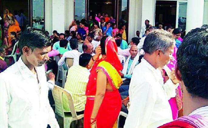 Gopal Das Agarwal's atmosphere was heated by the BJP entrance | गोपालदास अग्रवाल यांच्या भाजप प्रवेशावरुन वातावरण तापले Gopal Das Agarwal's atmosphere was heated by the BJP entrance | गोपालदास अग्रवाल यांच्या भाजप प्रवेशावरुन वातावरण तापले