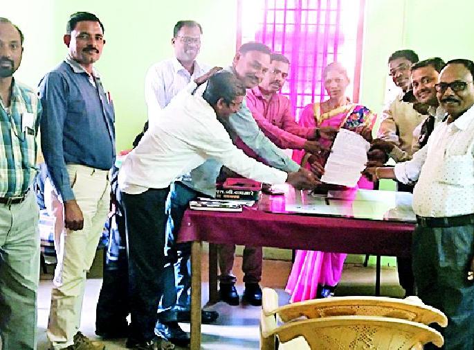 Trouble teacher problems | शिक्षकांच्या समस्या मार्गी लावा Trouble teacher problems | शिक्षकांच्या समस्या मार्गी लावा