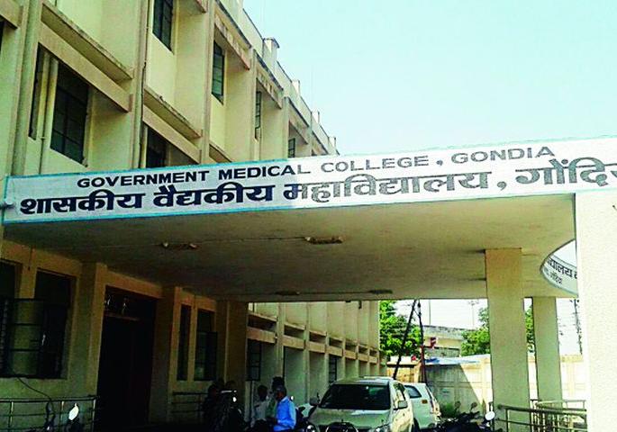 Medical students are in a dilemma due to the government's time consuming policy | शासनाच्या वेळकाढू धोरणाने होतेय मेडिकलच्या विद्यार्थ्यांची कोंडी Medical students are in a dilemma due to the government's time consuming policy | शासनाच्या वेळकाढू धोरणाने होतेय मेडिकलच्या विद्यार्थ्यांची कोंडी