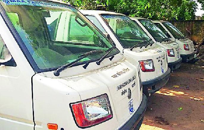 Millions of auto tippers in the dust | कोट्यवधींचे ऑटो टिप्पर धूळखात Millions of auto tippers in the dust | कोट्यवधींचे ऑटो टिप्पर धूळखात