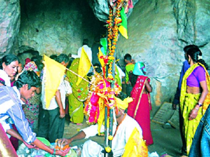 Launch of Kachargad Yatra to Devigad worship | देवीगड पूजनाने कचारगड यात्रेला प्रारंभ Launch of Kachargad Yatra to Devigad worship | देवीगड पूजनाने कचारगड यात्रेला प्रारंभ